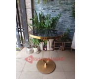 Bàn tròn decor mica viền mạ vàng chân sơn màu đồng BS50