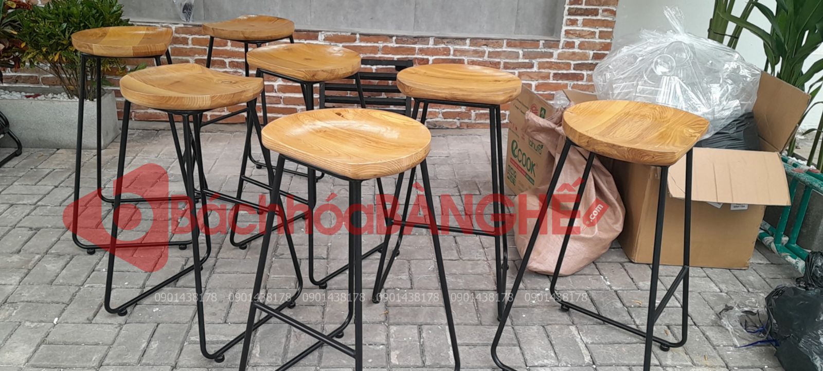 Ghế quầy bar mặt gỗ chân sắt GBT03